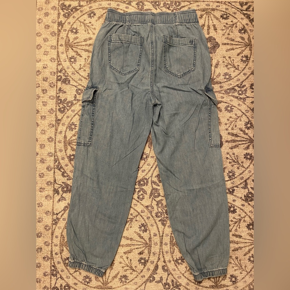 AMERICAN EAGLE Women’s Baggy Cargo Jeans SIZE 2 short